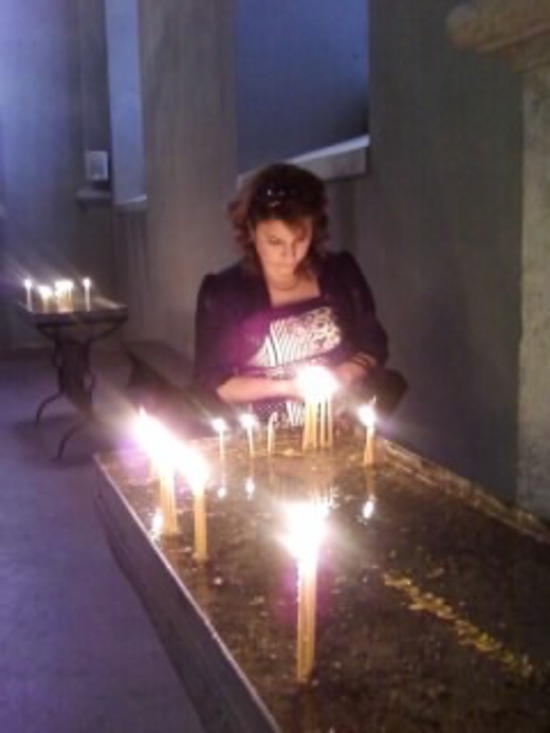 Девушка молится... Девушка молится...