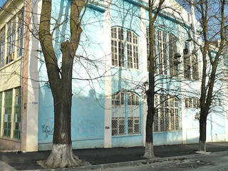 Здание Ростовского автобусного завода располагается в здании бывшего завода "Красный Аксай". Ростов-на-Дону, 25 апреля 2012 г. Фото Олеси Диановой для "Кавказского узла" Здание Ростовского автобусного завода располагается в здании бывшего завода "Красный Аксай". Ростов-на-Дону, 25 апреля 2012 г. Фото Олеси Диановой для "Кавказского узла"