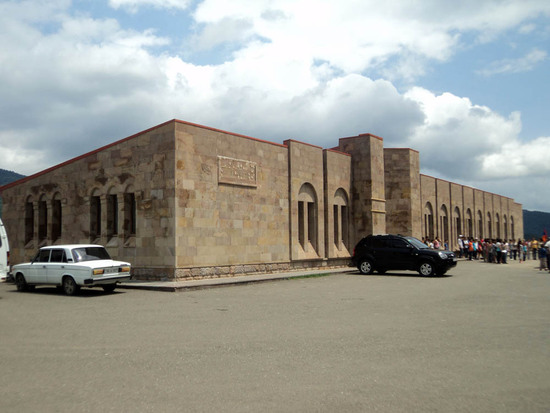 Здание лагеря.