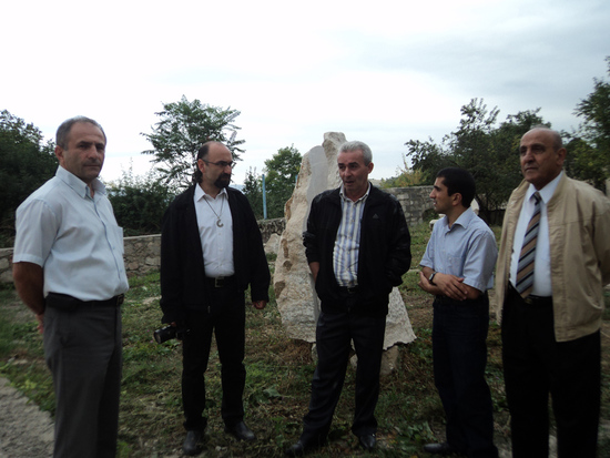 Были и представители власти Шуши и района: слева на право: зам. мэра Шуши Эрий Аванесян, Нарек Артунян &ndash; директор-основатель дома творчества &laquo;Нарекаци&raquo;, мэр г.Шуши Карен Авагимян, исполнительный директор центра 