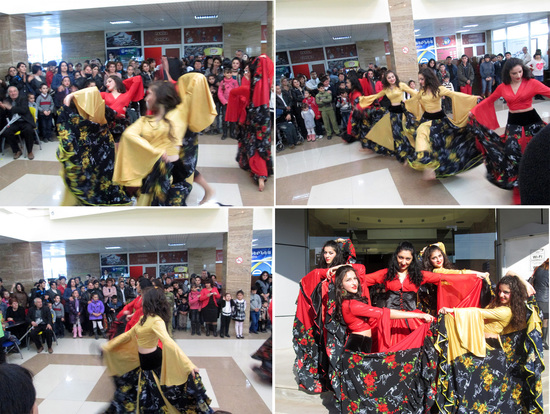 Девушки из Степанакертского дома культуры группы «Твизл» Девушки из Степанакертского дома культуры группы «Твизл»