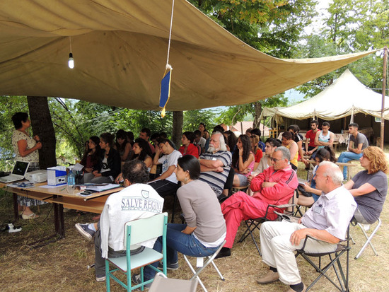 Все с вниманием слушают... Все с вниманием слушают...