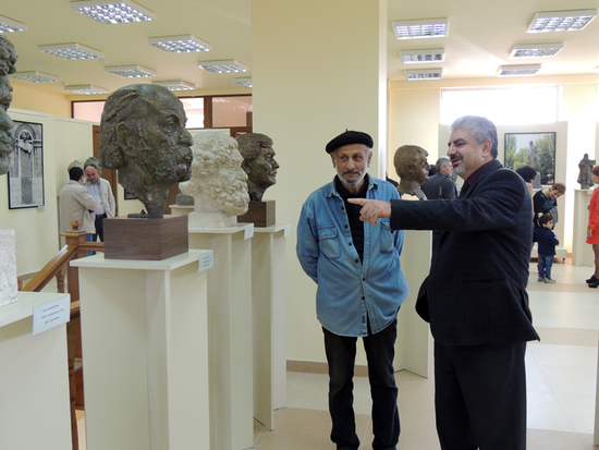 У работ Саркиса Багдасаряна. У работ Саркиса Багдасаряна.