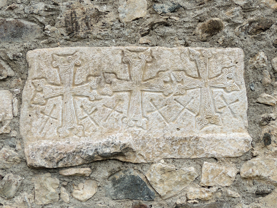 Церковь &laquo;Пустынь Кусаноц&raquo;. Хачкар замурованный в стене.