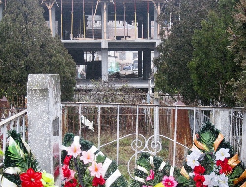 Строительство жилого дома возле старого русского кладбища в Махачкале. 24 февраля 2011 г. Фото "Кавказского узла".