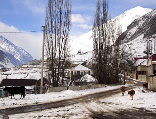 Селение Безенги. Черекский район, Кабардино-Балкария. 3 марта 2012 г. Фото Луизы Оразаевой для "Кавказского узла" Селение Безенги. Черекский район, Кабардино-Балкария. 3 марта 2012 г. Фото Луизы Оразаевой для "Кавказского узла"