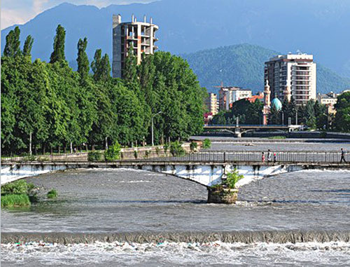 Трехарочный мост через реку Терек. Владикавказ. Фото: farniev-kostya.livejournal.com
