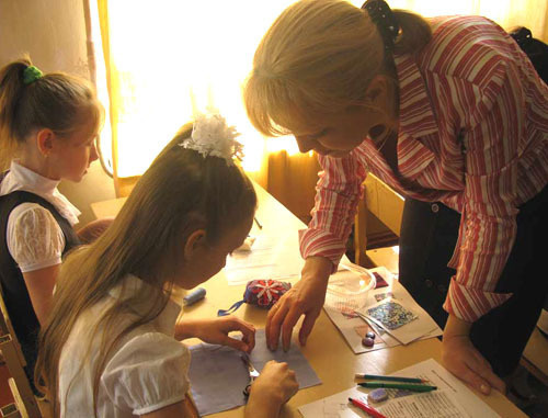 Урок в школе №11 в городе Прохладный. КБР, ноябрь 2010 г. Фото: http://www.school11-kbr.narod.ru Урок в школе №11 в городе Прохладный. КБР, ноябрь 2010 г. Фото: http://www.school11-kbr.narod.ru