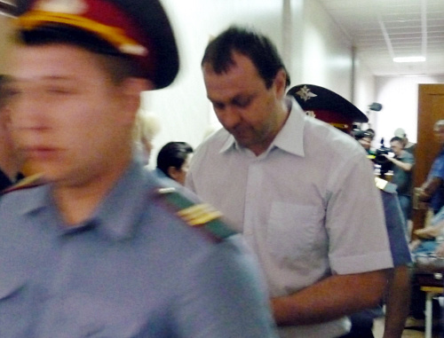 Бывший депутат городской думы Ростова-на-Дону Дмитрий Островенко после судебного заседания. Ростов-на-Дону, 10 мая 2012 г. Фото Олеси Диановой для "Кавказского узла" Бывший депутат городской думы Ростова-на-Дону Дмитрий Островенко после судебного заседания. Ростов-на-Дону, 10 мая 2012 г. Фото Олеси Диановой для "Кавказского узла"