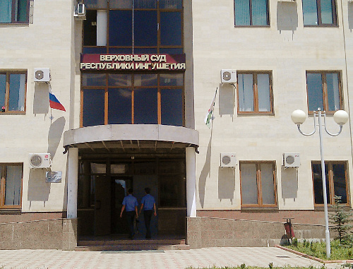 Здание Верховного суда Ингушетии. Магас, 20 июня 2012 г. Фото Вахи Белхароева для "Кавказского узла" Здание Верховного суда Ингушетии. Магас, 20 июня 2012 г. Фото Вахи Белхароева для "Кавказского узла"