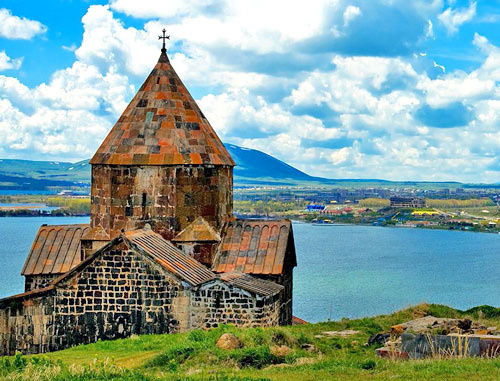 Монастырь Севанаванк на озере Севан. Армения. Фото http://ru.wikipedia.org Монастырь Севанаванк на озере Севан. Армения. Фото http://ru.wikipedia.org