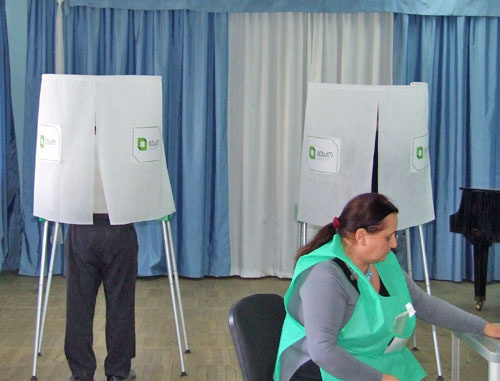 На избирательном участке в день голосования на выборах в парламент Грузии. Тбилиси, 1 октября 2012 г. Фото Эдиты Бадасян для "Кавказского узла"
