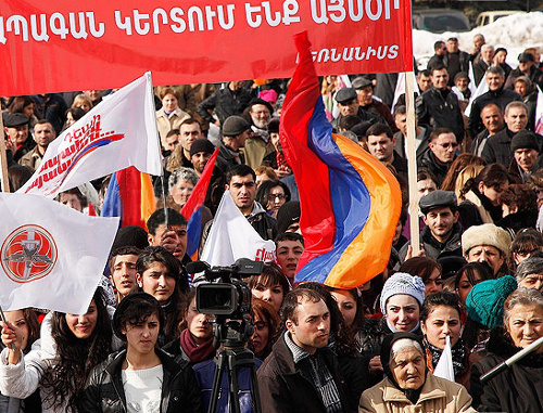 Избиратели Котайкской области во время предвыборной агитационной поездки Сержа Саргсяна. 31 января 2013 г. Фото: © PanARMENIAN Photo/
Tigran Mehrabyan