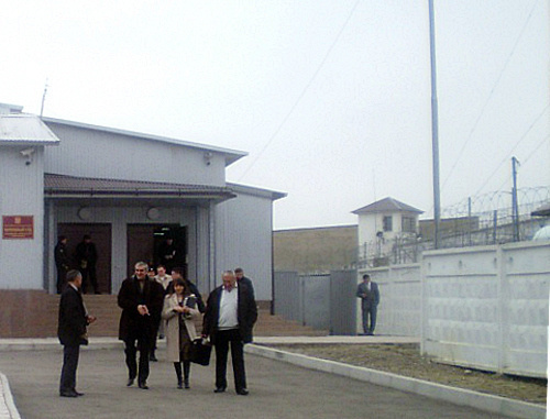 У здания суда, построенного специально для процесса по нападению на Нальчик в СИЗО №1. КБР, Нальчик. Фото Людмилы Маратовой для "Кавказского узла"
