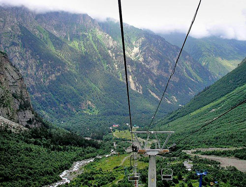 Канатная дорога в Цейском ущелье, Северная Осетия. Фото: User:Скампецкий, http://commons.wikimedia.org/ Канатная дорога в Цейском ущелье, Северная Осетия. Фото: User:Скампецкий, http://commons.wikimedia.org/