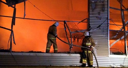 Пожар на рынке "Беркат" в Грозном потушен, 21 июдя 2014 год. Фото: сайт МЧС Республики Чечня. http://www.95.mchs.gov.ru/operationalpage/emergency/detail.php?ID=29701
