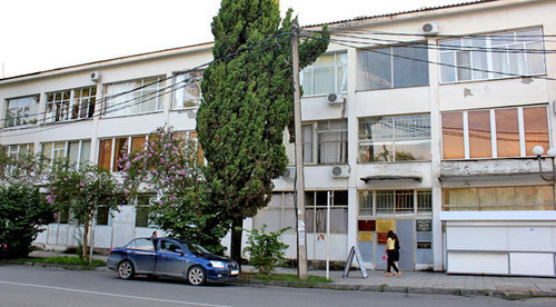 Здание в котором находится центральная избирательна комиссия Республики Абхазия. Сухум, лето 2014 г. Фото Елены Векуа для "Кавказского узла"