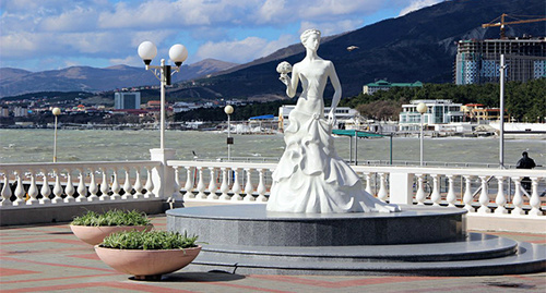 Набережная Геленджика, Краснодарский край. Фото: http://www.gelendzhik.org/city/photogallery/?PAGEN_1=5 Набережная Геленджика, Краснодарский край. Фото: http://www.gelendzhik.org/city/photogallery/?PAGEN_1=5