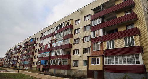 Жилой дом в Малгобеке, Ингушетия. Фото: http://www.ingushetia.ru/photo/archives/021642.shtml Жилой дом в Малгобеке, Ингушетия. Фото: http://www.ingushetia.ru/photo/archives/021642.shtml