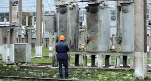 Ликвидации последствий аварии.
Фото: http://fedpress.ru/news/society/news_event/1414565085-okolo-20-tysyach-zhitelei-stavropolya-ostalis-bez-sveta-iz-za-avarii