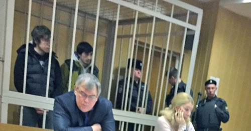 Тимирлан Цацаев и Аслан Каутаров в зале суда. Москва, 24 декабря 2014 г. Фото: Азамат Минцаев Тимирлан Цацаев и Аслан Каутаров в зале суда. Москва, 24 декабря 2014 г. Фото: Азамат Минцаев