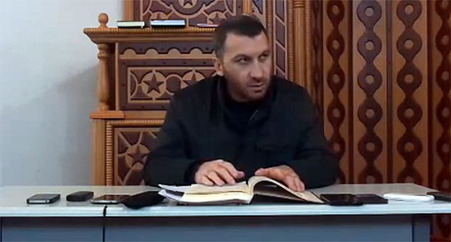 Анзор Шхануков. Фото: Стоп-кадр видео "Побуждение к одобряемому и удерживание от порицаемого(08.05.2014)", http://www.youtube.com/watch?v=8HVCnjSXtlc Анзор Шхануков. Фото: Стоп-кадр видео "Побуждение к одобряемому и удерживание от порицаемого(08.05.2014)", http://www.youtube.com/watch?v=8HVCnjSXtlc