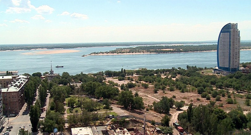 Вид города Волгограда. Фото: http://bloknot-volgograd.ru/news/v-volgograde-poymu-reki-tsaritsa-spasayut-ot-zastr-595508 Вид города Волгограда. Фото: http://bloknot-volgograd.ru/news/v-volgograde-poymu-reki-tsaritsa-spasayut-ot-zastr-595508