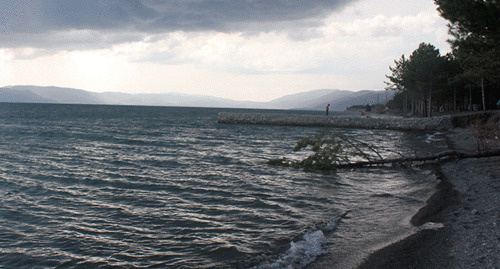 Восточное побережье Севана. Фото: Камалян001, https://ru.wikipedia.org/wiki/Севан#/media/File:Eastern_shore_of_Lake_Sevan_01.JPG Восточное побережье Севана. Фото: Камалян001, https://ru.wikipedia.org/wiki/Севан#/media/File:Eastern_shore_of_Lake_Sevan_01.JPG