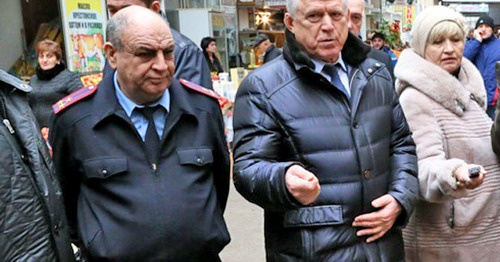 Шакир Омаров (слева). Слева - Хизри Шихсаидов. Фото http://www.riadagestan.ru/ Шакир Омаров (слева). Слева - Хизри Шихсаидов. Фото http://www.riadagestan.ru/