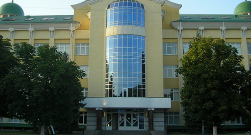 Здание Адыгейского государственного университета . Фото: http://budennovsk.org/?p=106585 Здание Адыгейского государственного университета . Фото: http://budennovsk.org/?p=106585