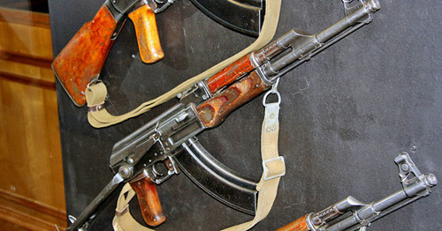 Автомат Калашникова. Фото: Vitaly V. Kuzmin https://ru.wikipedia.org Автомат Калашникова. Фото: Vitaly V. Kuzmin https://ru.wikipedia.org