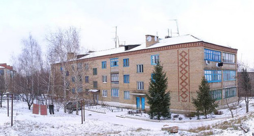 Жилой дом в селе Опытное Донецкой области. Фото: http://donpatriot.ru/publ/naseljonnye_punkty_doneckoj_oblasti/goroda_i_poselki_artjomovskogo_gorodskogo_soveta/print:page,1,2156-selo_opytnoe_spravochnik.html Жилой дом в селе Опытное Донецкой области. Фото: http://donpatriot.ru/publ/naseljonnye_punkty_doneckoj_oblasti/goroda_i_poselki_artjomovskogo_gorodskogo_soveta/print:page,1,2156-selo_opytnoe_spravochnik.html