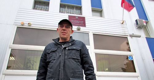 Фермер Владимир Кучерявый у здания Городищенского районного суда. Волгоградская область, декабрь 2015 г. Фото Вячеслава Ященко для "Кавказского узла" Фермер Владимир Кучерявый у здания Городищенского районного суда. Волгоградская область, декабрь 2015 г. Фото Вячеслава Ященко для "Кавказского узла"