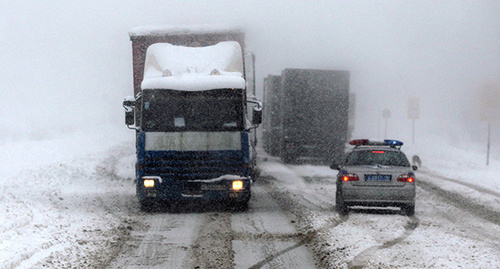 Снегопад на республиканской трассе Сухум-Псоу. Фото: © Sputnik. Максим Богодвид, http://sputnik-abkhazia.ru/Abkhazia/20160103/1016805751.html Снегопад на республиканской трассе Сухум-Псоу. Фото: © Sputnik. Максим Богодвид, http://sputnik-abkhazia.ru/Abkhazia/20160103/1016805751.html