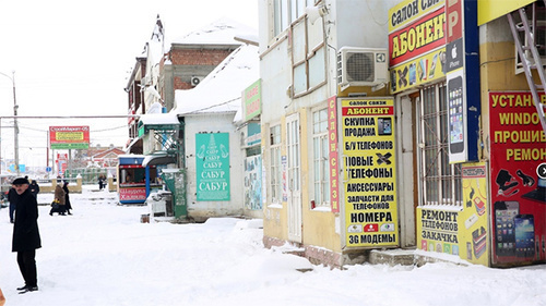 Территория Цумадинского рынка в Махачкале. Фото: http://www.riadagestan.ru/news/makhachkala/vlasti_makhachkaly_nachali_podgotovku_k_poetapnomu_perenosu_tsumadinskogo_rynka/ Территория Цумадинского рынка в Махачкале. Фото: http://www.riadagestan.ru/news/makhachkala/vlasti_makhachkaly_nachali_podgotovku_k_poetapnomu_perenosu_tsumadinskogo_rynka/