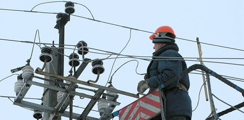 Восстановление работы ЛЭП. Фото: http://www.riadagestan.ru/news/makhachkala/v_makhachkale_uchastilis_sluchai_povrezhdeniya_liniy_elektroperedach/ Восстановление работы ЛЭП. Фото: http://www.riadagestan.ru/news/makhachkala/v_makhachkale_uchastilis_sluchai_povrezhdeniya_liniy_elektroperedach/