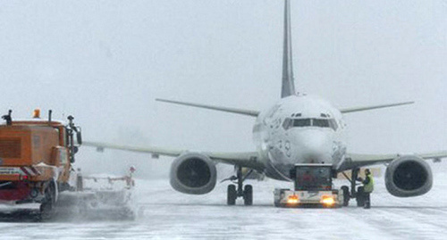 Снегопад в краснодарском аэропорту. Фото: http://kubnews.ru/news/17-02-2015-4199/ Снегопад в краснодарском аэропорту. Фото: http://kubnews.ru/news/17-02-2015-4199/