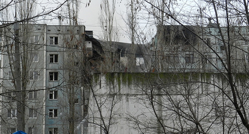 Разрушенный взрывом подъезд многоэтажки. Фото Татьяны Филимоновой для "Кавказского узла" Разрушенный взрывом подъезд многоэтажки. Фото Татьяны Филимоновой для "Кавказского узла"