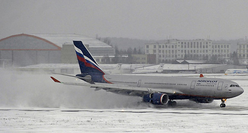 Самолёт во время снегопада. Фото: http://www.anews.com/ru/post/15668705/?innercatid=13&utm_referrer=http%3A%2F%2Fyandex.ru%2Fclck%2Fjsredir%3Ffrom%3Dyandex.ru%253Bimages%252Fsearch%253Bimages%253B%253B%26text%3D%26etext%3D931.KQ6IF8tRBPr2jFufr4OnUckWieW-YjaVAtTqcLJkgrqvZjWqLbtk51ABmFUT-kJTrrCSMbY8jEPcb_Mlw8mO9V6rTl8hUmzM2leEvPtwcXytT0SXRpC0Cb9OCEtWvsQcbvzojmQPXNJzGB19_lSrFiS_PorIuQfmXVR8Dx63zSA.30b0ba70596758e7a5b640a06786171149537fd7%26uuid%3D%26state%3Dtid_Wvm4RM28ca_MiO4Ne9osTPtpHS9wicjEF5X7fRziVPIHCd9FyQ%26data%3DUlNrNmk5WktYejR0eWJFYk1LdmtxcmJGR09aNEp3aGlGbExhWWtMTmw1RzEza092eE8taFVNcG51OHlWTWV3aHo3UXM0YVdNM3RoRVVMamUtZmVNSy1nbUJmUDl4UEN3VHk1NWlQd3JSYW1xRVZEVGZiU0t2UQ%26b64e%3D2%26sign%3Ddd3a6eeb745287a93db6f5c13fed667e%26keyno%3D0%26l10n%3Dru Самолёт во время снегопада. Фото: http://www.anews.com/ru/post/15668705/?innercatid=13&utm_referrer=http%3A%2F%2Fyandex.ru%2Fclck%2Fjsredir%3Ffrom%3Dyandex.ru%253Bimages%252Fsearch%253Bimages%253B%253B%26text%3D%26etext%3D931.KQ6IF8tRBPr2jFufr4OnUckWieW-YjaVAtTqcLJkgrqvZjWqLbtk51ABmFUT-kJTrrCSMbY8jEPcb_Mlw8mO9V6rTl8hUmzM2leEvPtwcXytT0SXRpC0Cb9OCEtWvsQcbvzojmQPXNJzGB19_lSrFiS_PorIuQfmXVR8Dx63zSA.30b0ba70596758e7a5b640a06786171149537fd7%26uuid%3D%26state%3Dtid_Wvm4RM28ca_MiO4Ne9osTPtpHS9wicjEF5X7fRziVPIHCd9FyQ%26data%3DUlNrNmk5WktYejR0eWJFYk1LdmtxcmJGR09aNEp3aGlGbExhWWtMTmw1RzEza092eE8taFVNcG51OHlWTWV3aHo3UXM0YVdNM3RoRVVMamUtZmVNSy1nbUJmUDl4UEN3VHk1NWlQd3JSYW1xRVZEVGZiU0t2UQ%26b64e%3D2%26sign%3Ddd3a6eeb745287a93db6f5c13fed667e%26keyno%3D0%26l10n%3Dru