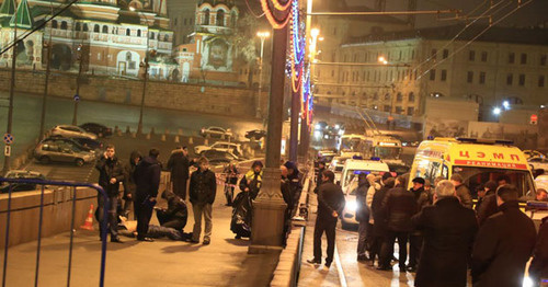 На месте убийства Немцова. Москва, 27 февраля 2015 г. Фото: Mikhail Sokolov (RFE/RL) На месте убийства Немцова. Москва, 27 февраля 2015 г. Фото: Mikhail Sokolov (RFE/RL)