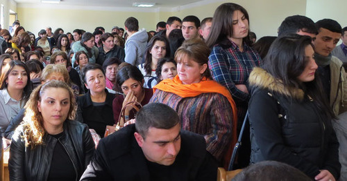 На встрече с премьер-министром студентов и преподавательского состава филиала Национального аграрного университета Армении в Нагорном Карабахе,
город ШушиЯ, 22 января 2016 г. Фото Алвард Григорян для "Кавказского узла" На встрече с премьер-министром студентов и преподавательского состава филиала Национального аграрного университета Армении в Нагорном Карабахе,
город ШушиЯ, 22 января 2016 г. Фото Алвард Григорян для "Кавказского узла"