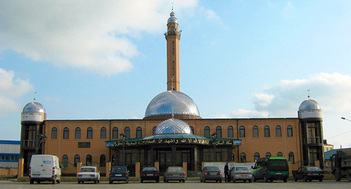 Мечеть в селе Бачи-Юрт. Фото: http://chechenia.8bb.ru/viewtopic.php?id=585
Мечеть в селе Бачи-Юрт. Фото: http://chechenia.8bb.ru/viewtopic.php?id=585