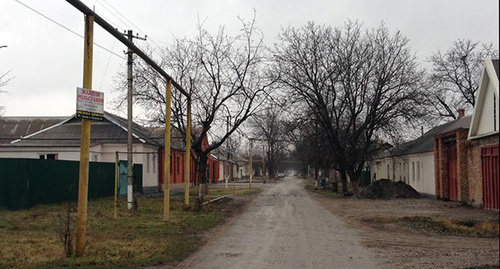 Улица в Старопромысловском районе Грозного. Фото Магомеда Магомедова для "Кавказского узла"
Улица в Старопромысловском районе Грозного. Фото Магомеда Магомедова для "Кавказского узла"