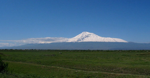Гора Арарат, Армения. Фото: Bouarf https://ru.wikipedia.org Гора Арарат, Армения. Фото: Bouarf https://ru.wikipedia.org