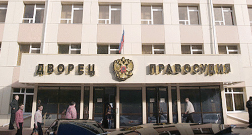 Здание Промышленного районного суда Ставрополя. Фото: http://bloknot-stavropol.ru/?PAGEN_1=28&PAGEN_2=151 Здание Промышленного районного суда Ставрополя. Фото: http://bloknot-stavropol.ru/?PAGEN_1=28&PAGEN_2=151