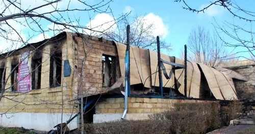Дом лезгинского поэта Сулеймана Стальского сгорел в селе Ашага-Стал. 22 марта 2016 г. Фото http://www.riadagestan.ru/ Дом лезгинского поэта Сулеймана Стальского сгорел в селе Ашага-Стал. 22 марта 2016 г. Фото http://www.riadagestan.ru/