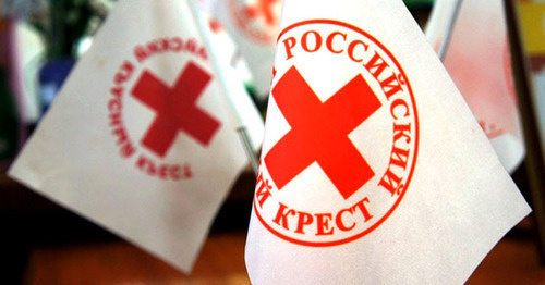 Флаги с логотипами Международного Красного Креста. Фото http://www.novorosinform.org/news/id/29120 Флаги с логотипами Международного Красного Креста. Фото http://www.novorosinform.org/news/id/29120