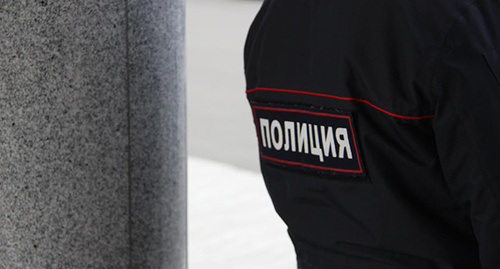 Надпись "полиция" на форменной одежде. Фото Магомеда Магомедова для "Кавказского узла" Надпись "полиция" на форменной одежде. Фото Магомеда Магомедова для "Кавказского узла"