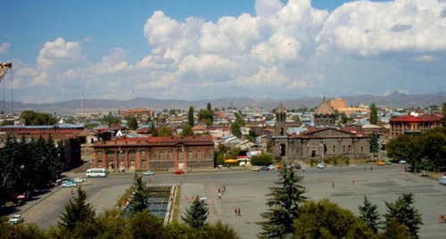 Площадь Гюмри. Фото: http://dic.academic.ru/dic.nsf/ruwiki/29482ZAWTRA Площадь Гюмри. Фото: http://dic.academic.ru/dic.nsf/ruwiki/29482ZAWTRA