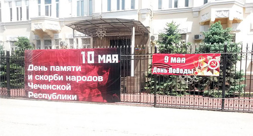 Плакаты на улице Грозного. Фото Николая Петрова для "Кавказского узла" Плакаты на улице Грозного. Фото Николая Петрова для "Кавказского узла"